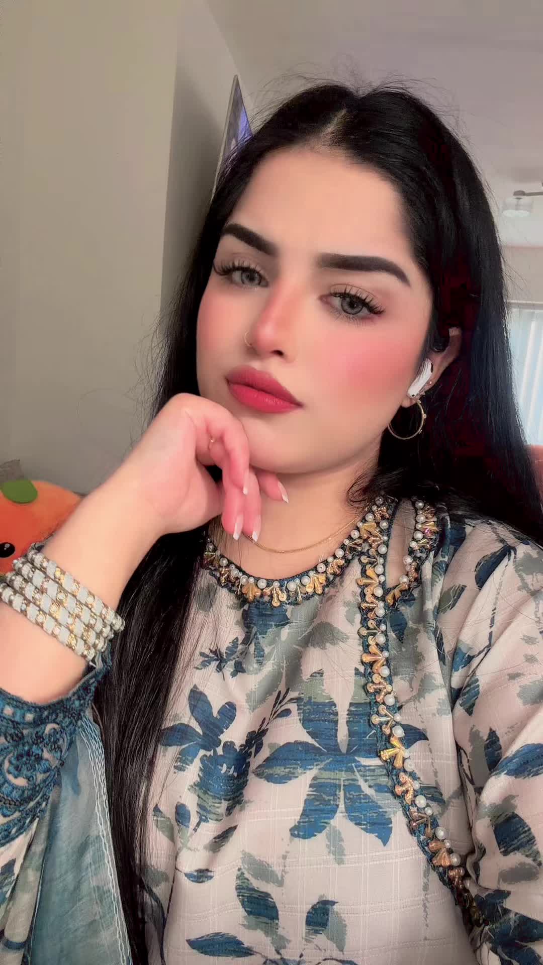 @QUEEN👑