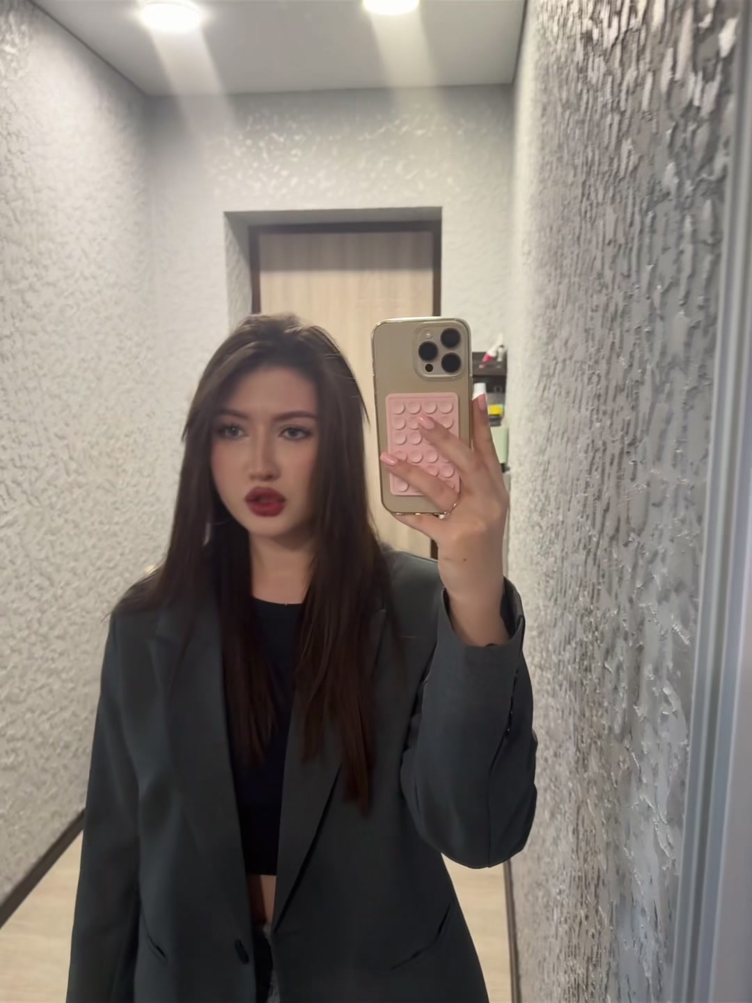 @ℰ