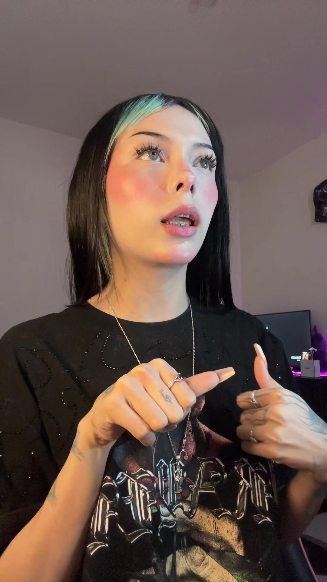 @SkinnyGhostiee🧛🏻&zwj;♀️