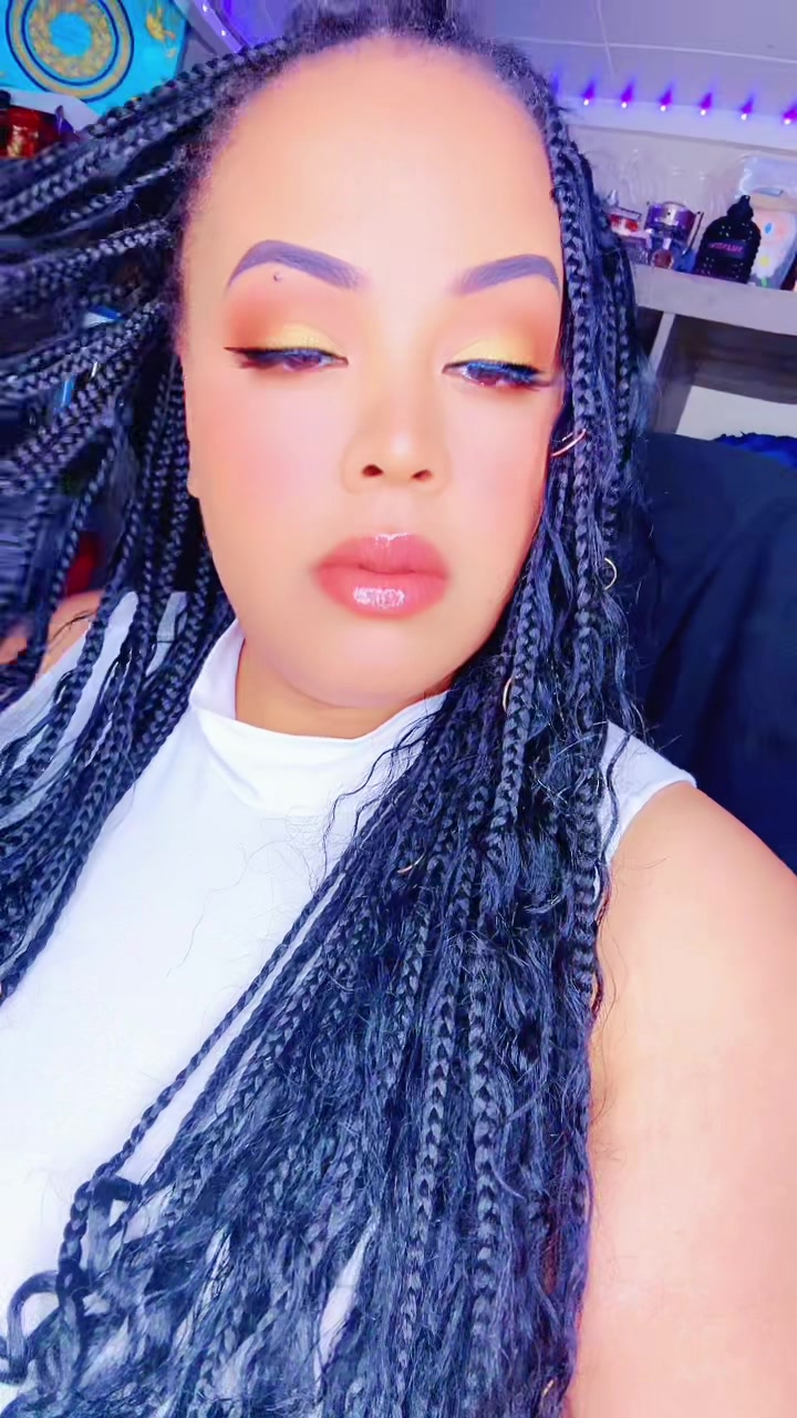 @MiMi 🎨🦋👑🦄