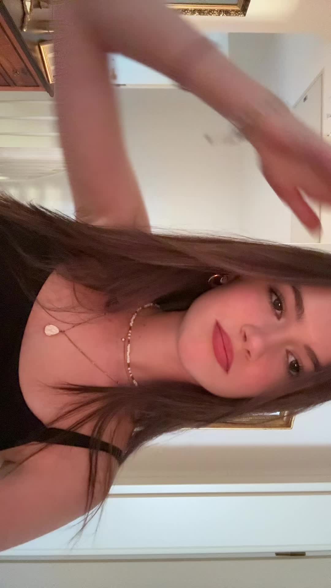 @ellie ⭑