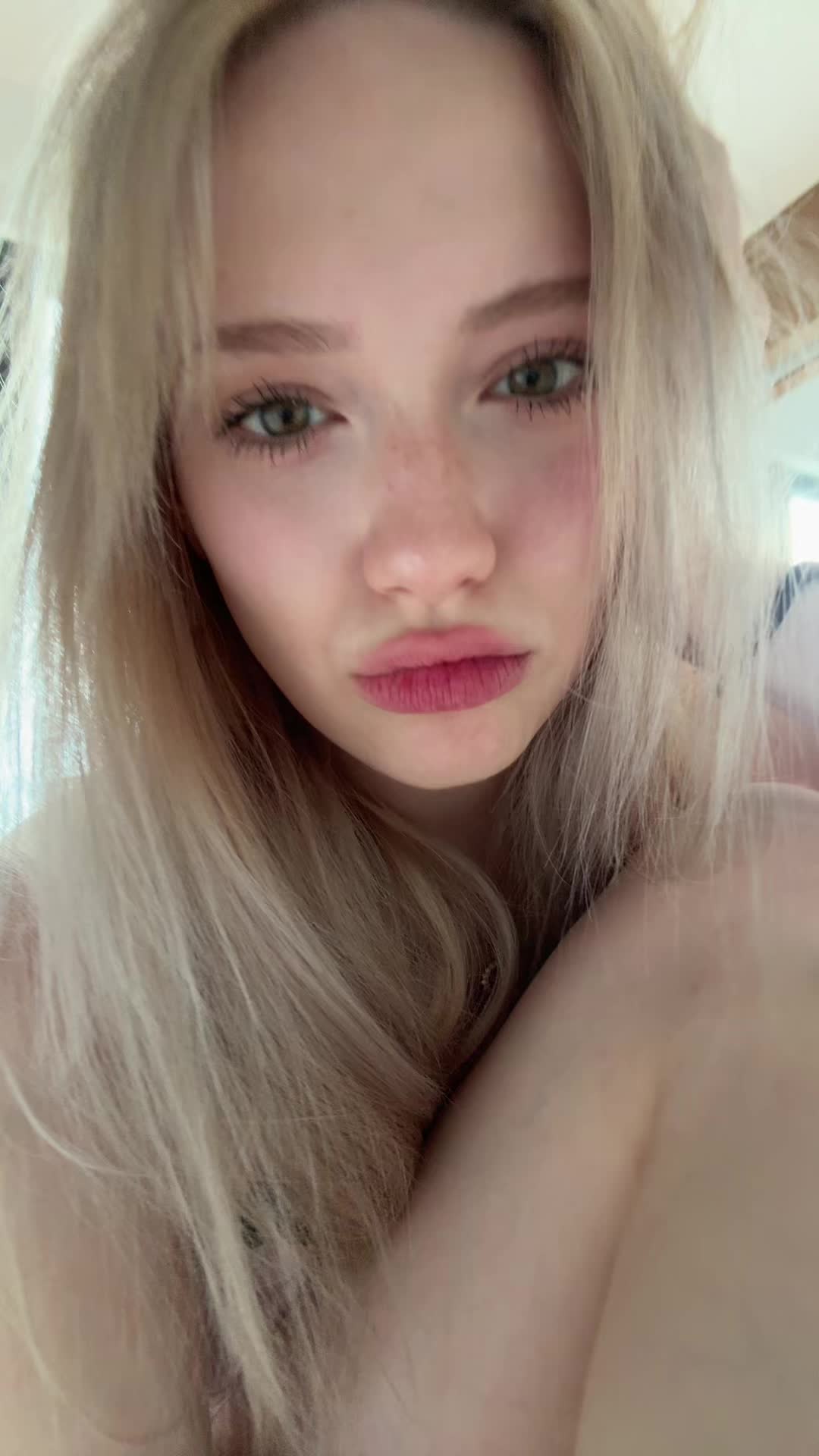 @MarisaLeona_