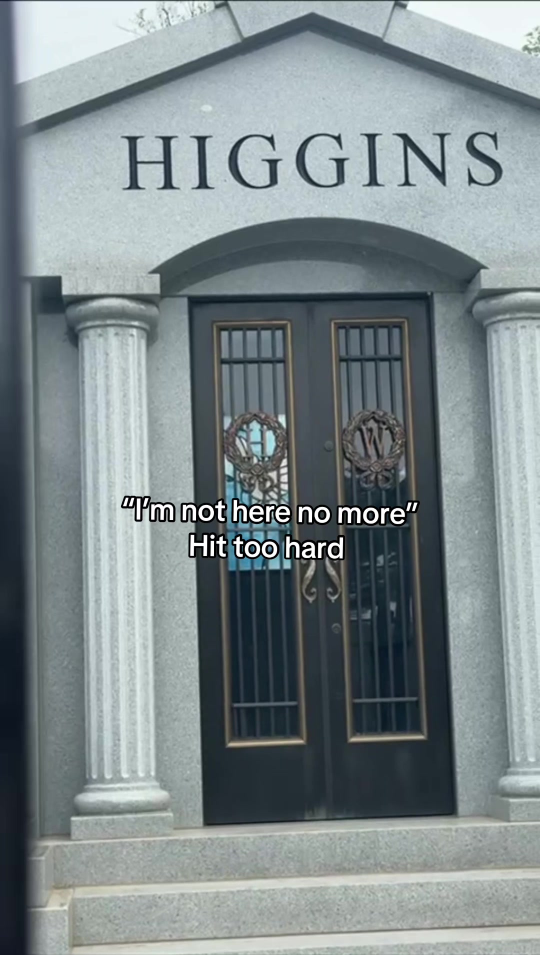 @Emzie🧟♂️