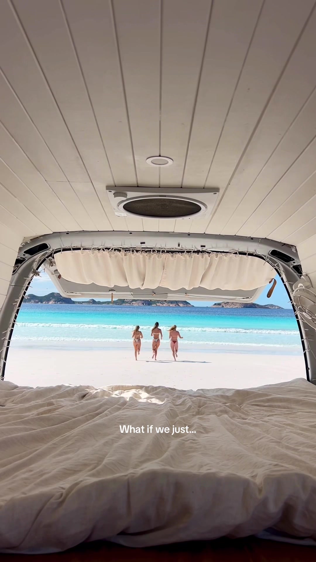 @Aimee Bell - Travel & Life