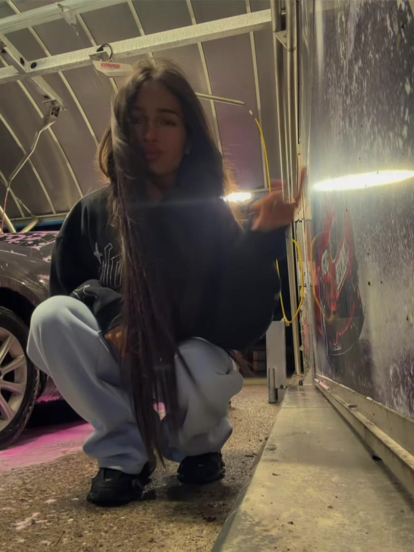 @𝒱