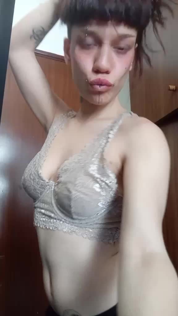 @𝐆𝐫𝐞𝐭𝐚 𝐓𝐫𝐢𝐥𝐥𝐢