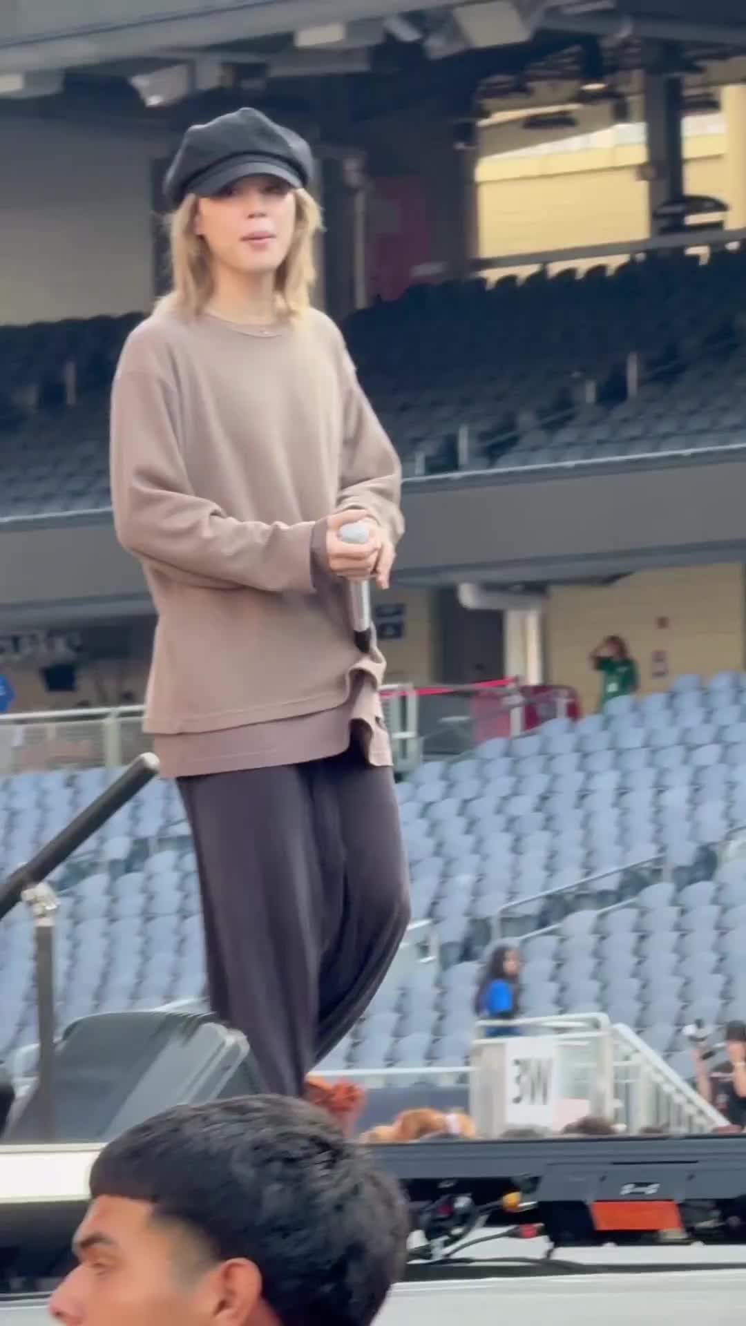 @j.m