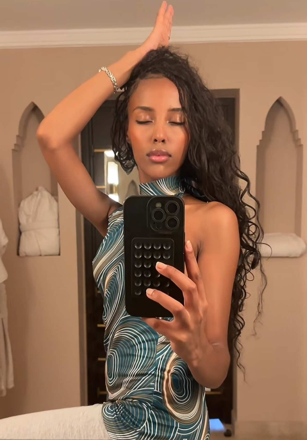 @ZeiBae