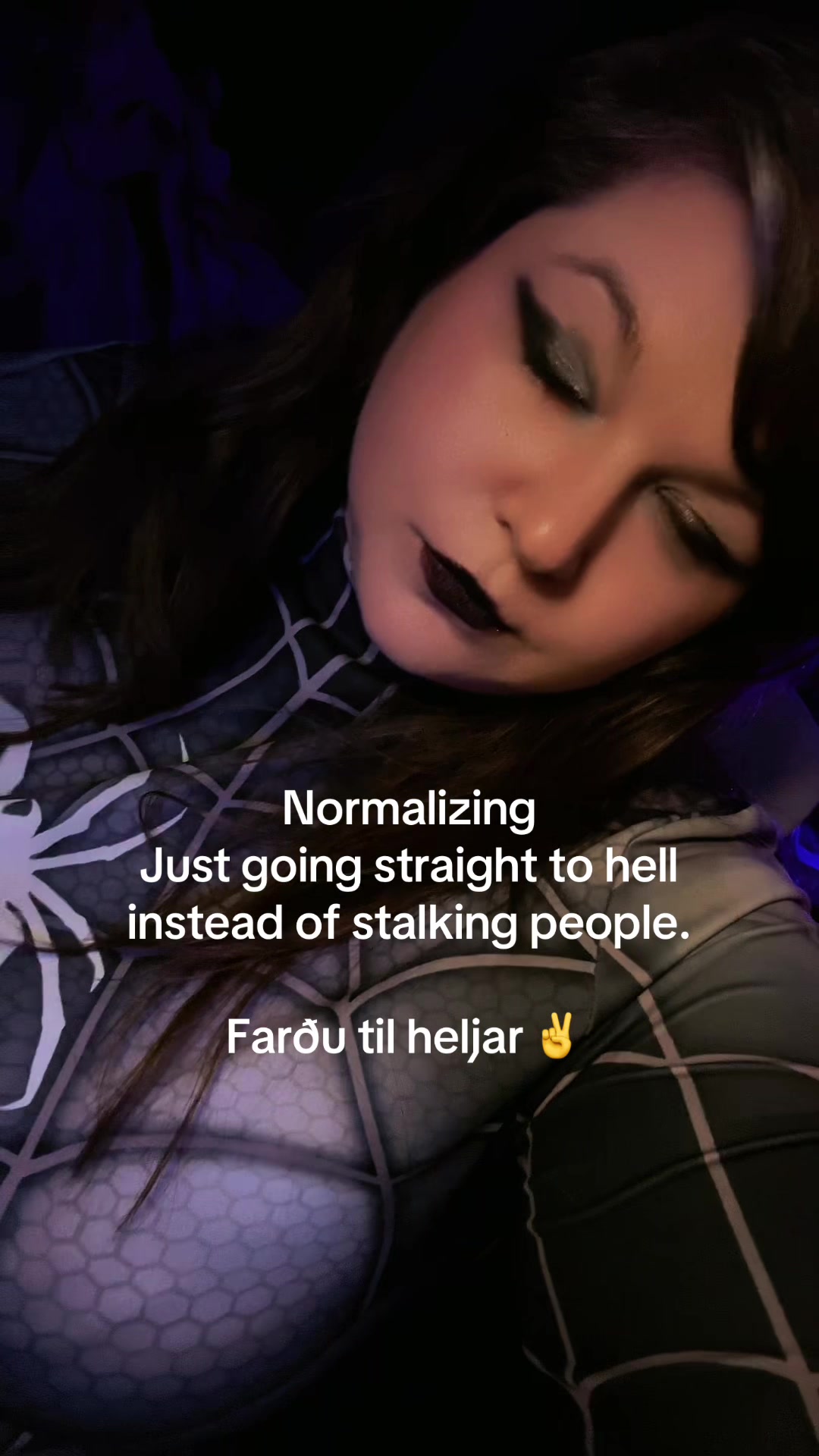@hallochrissycat