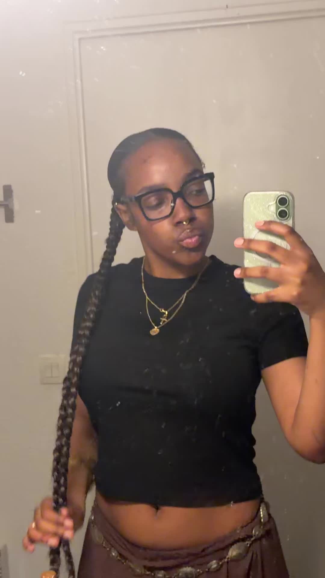 @Ifyk.$haniquetellhahey