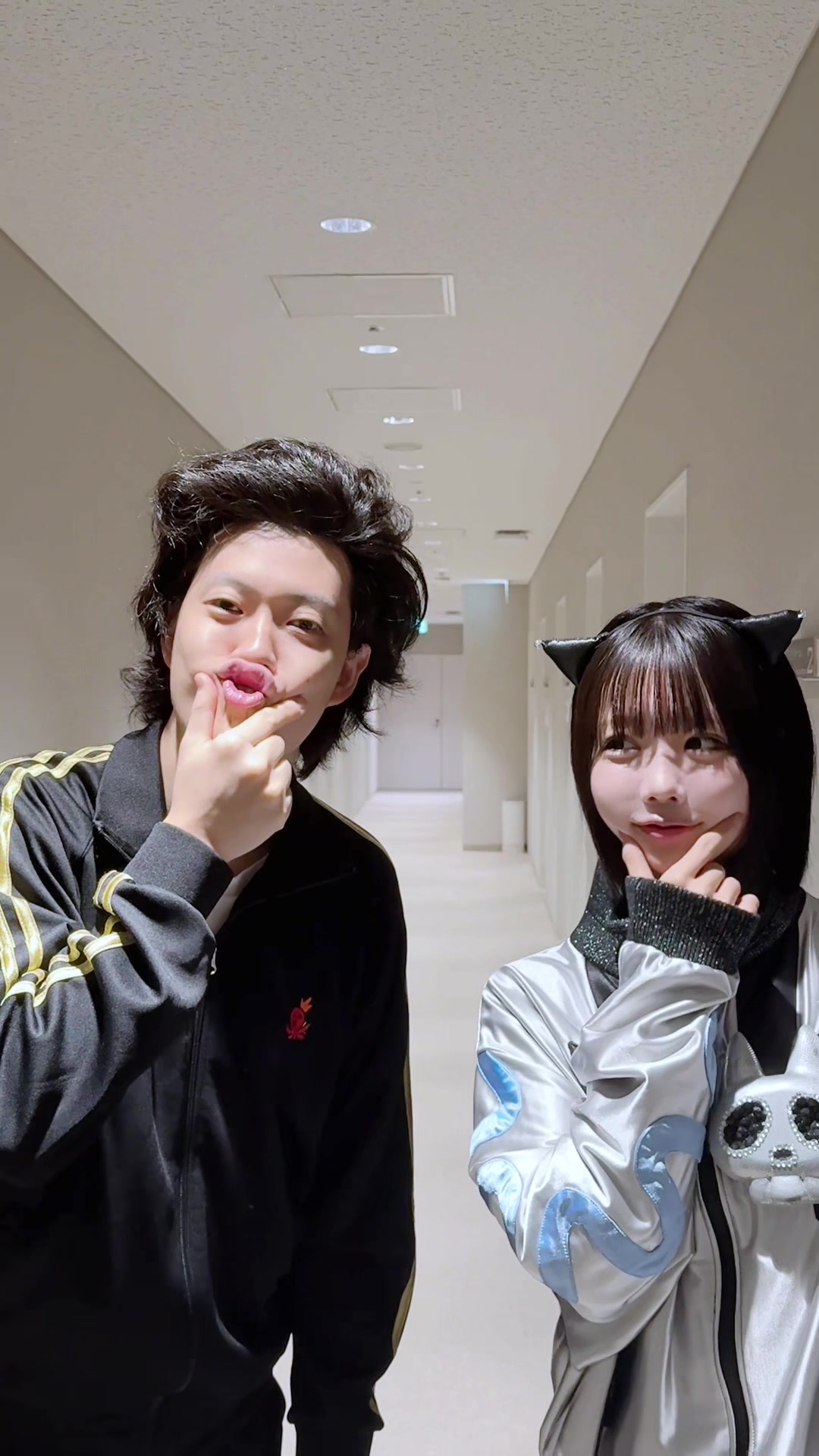 @あの