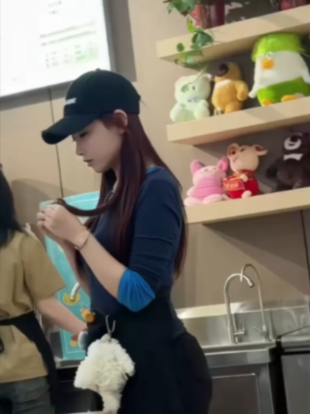 @奶奶的茶美女 (Nai Nai De Cha)