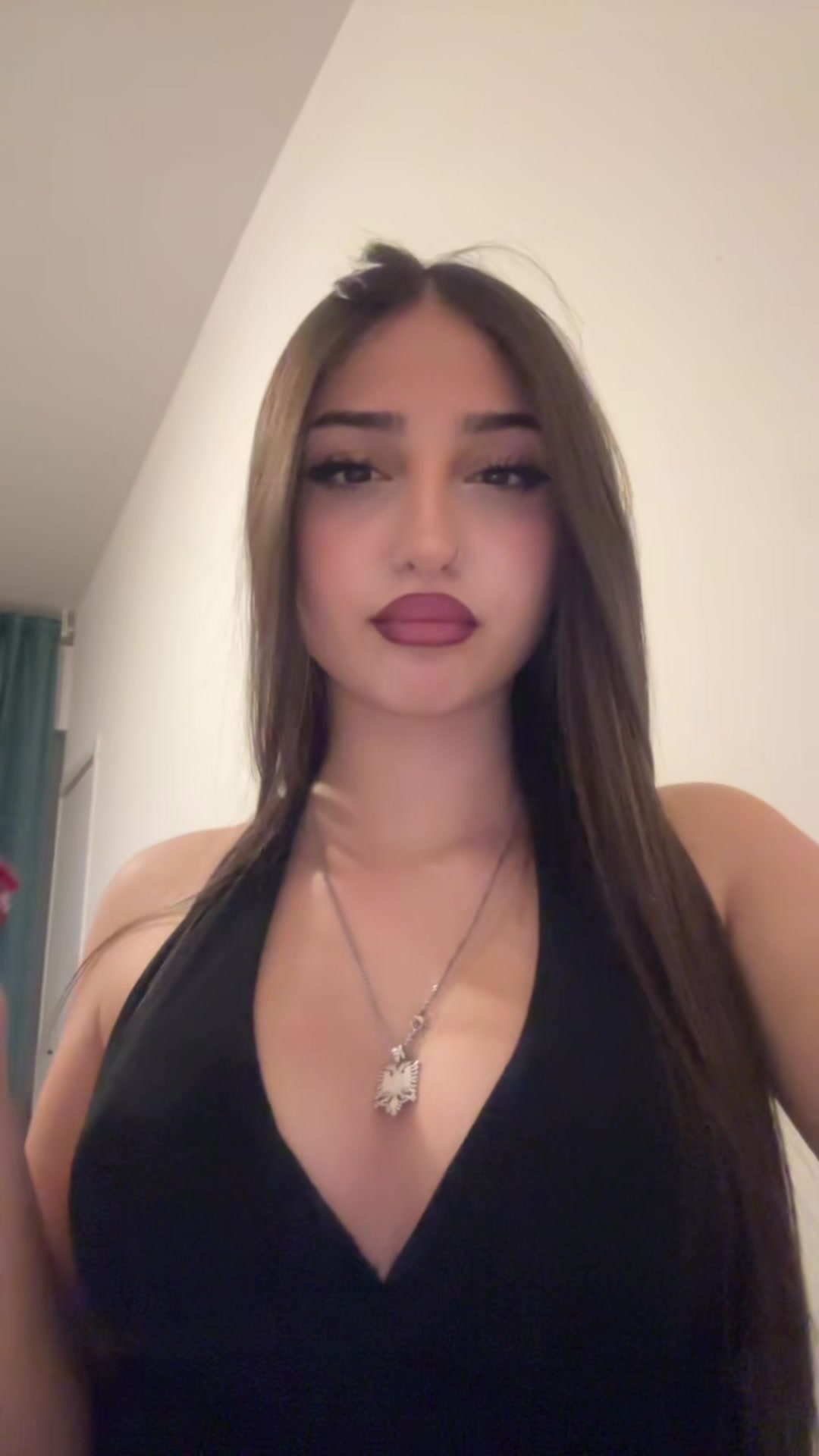 @👸🏽🇦🇱