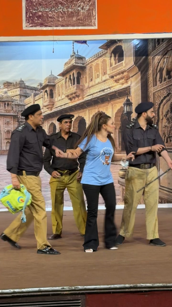@Pakistan Stage drama 🎭 💃