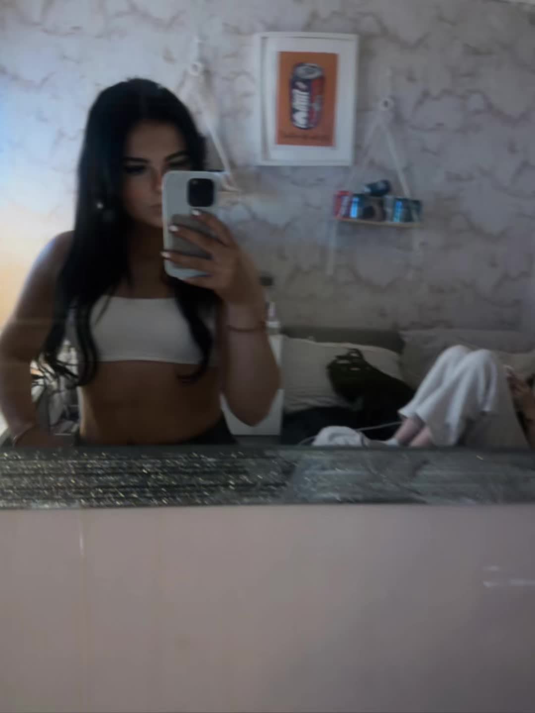 @Liv.priv