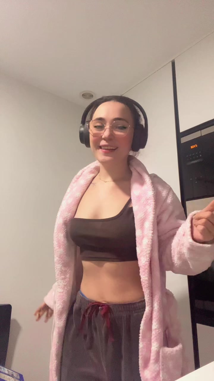 @Famousera