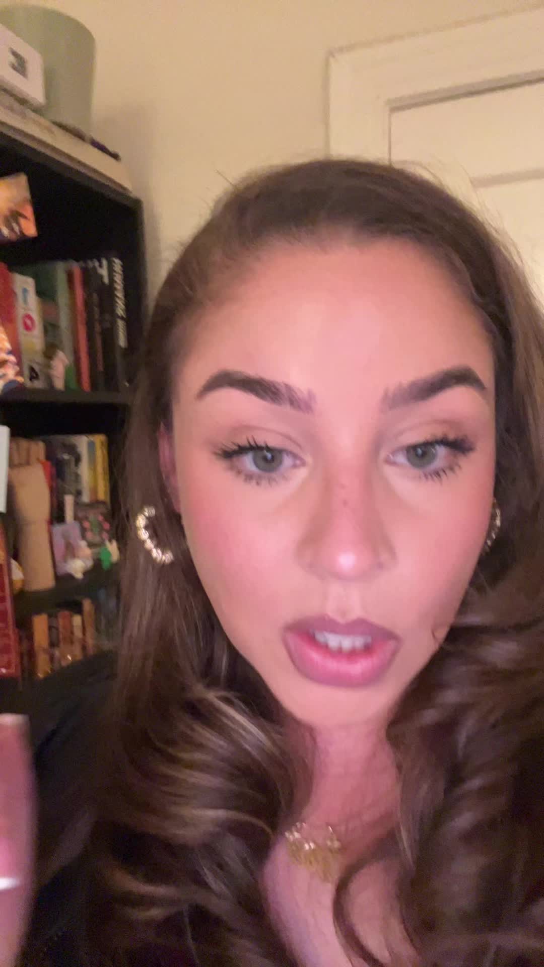 @zoefromtheinternet