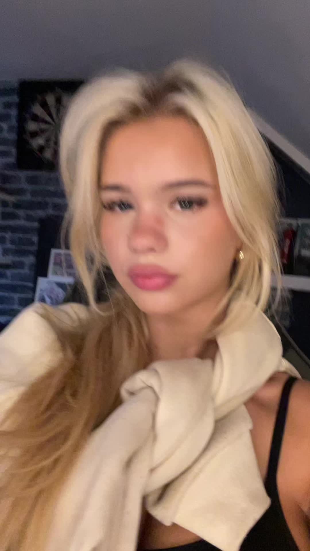 @💎𝐌𝐈𝐊𝐀 𝐁𝐑𝐎𝐎𝐊𝐒💎
