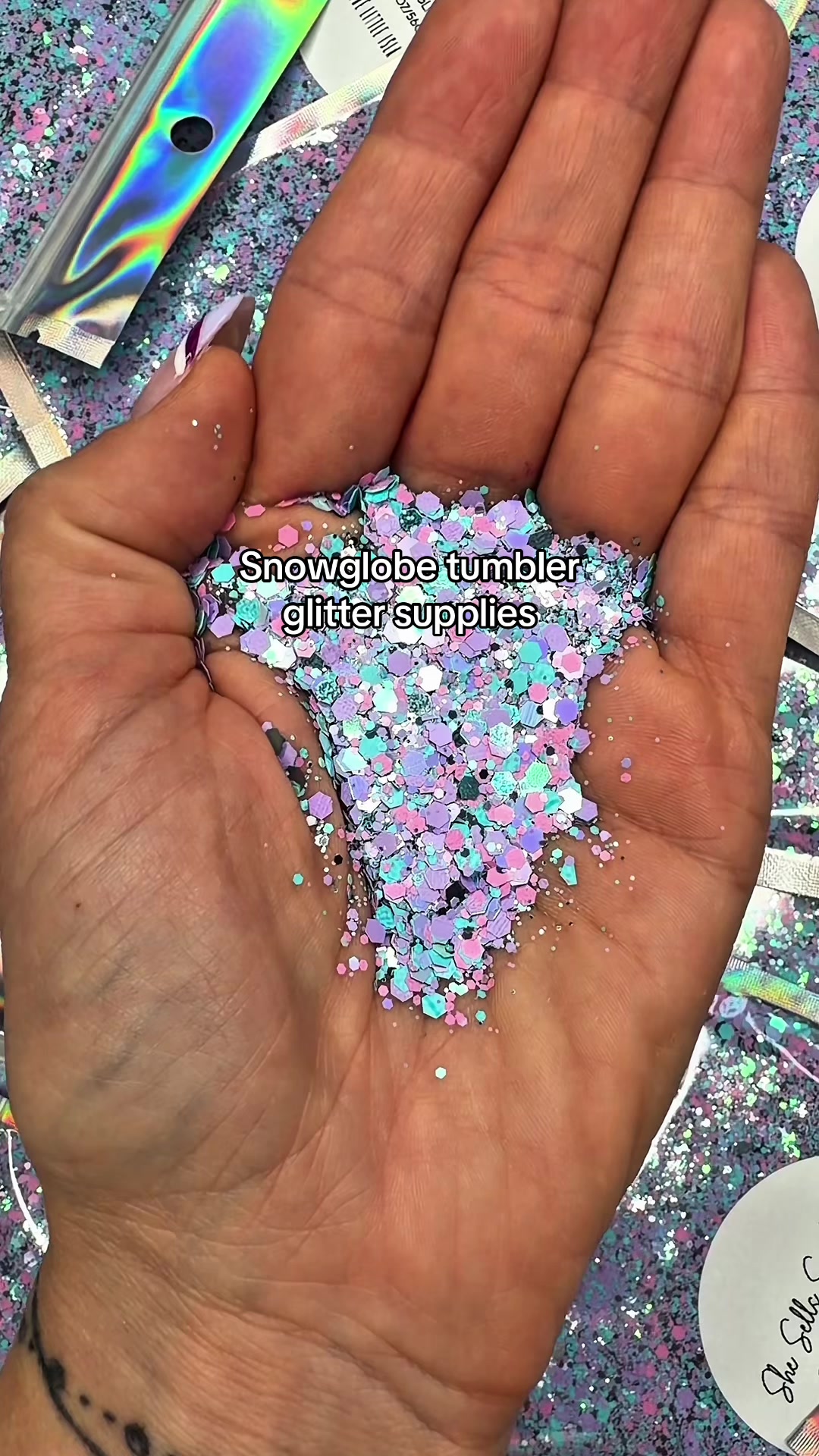@thelittleislaglitterco- Hannah