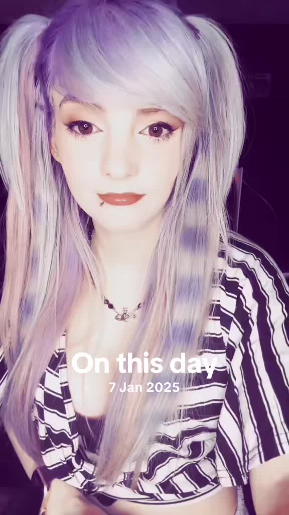 @JeezeLouise