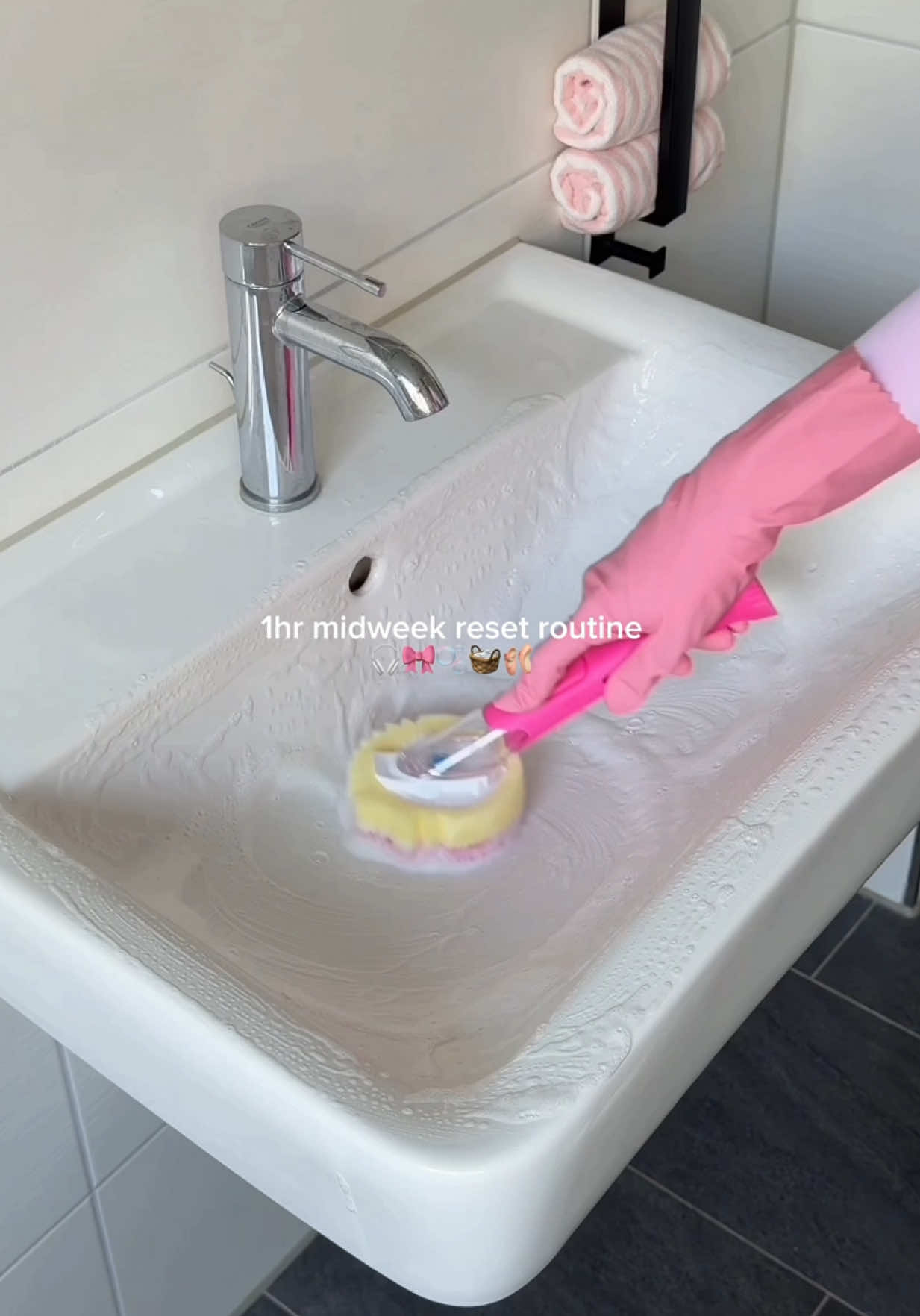 @withlisasophie