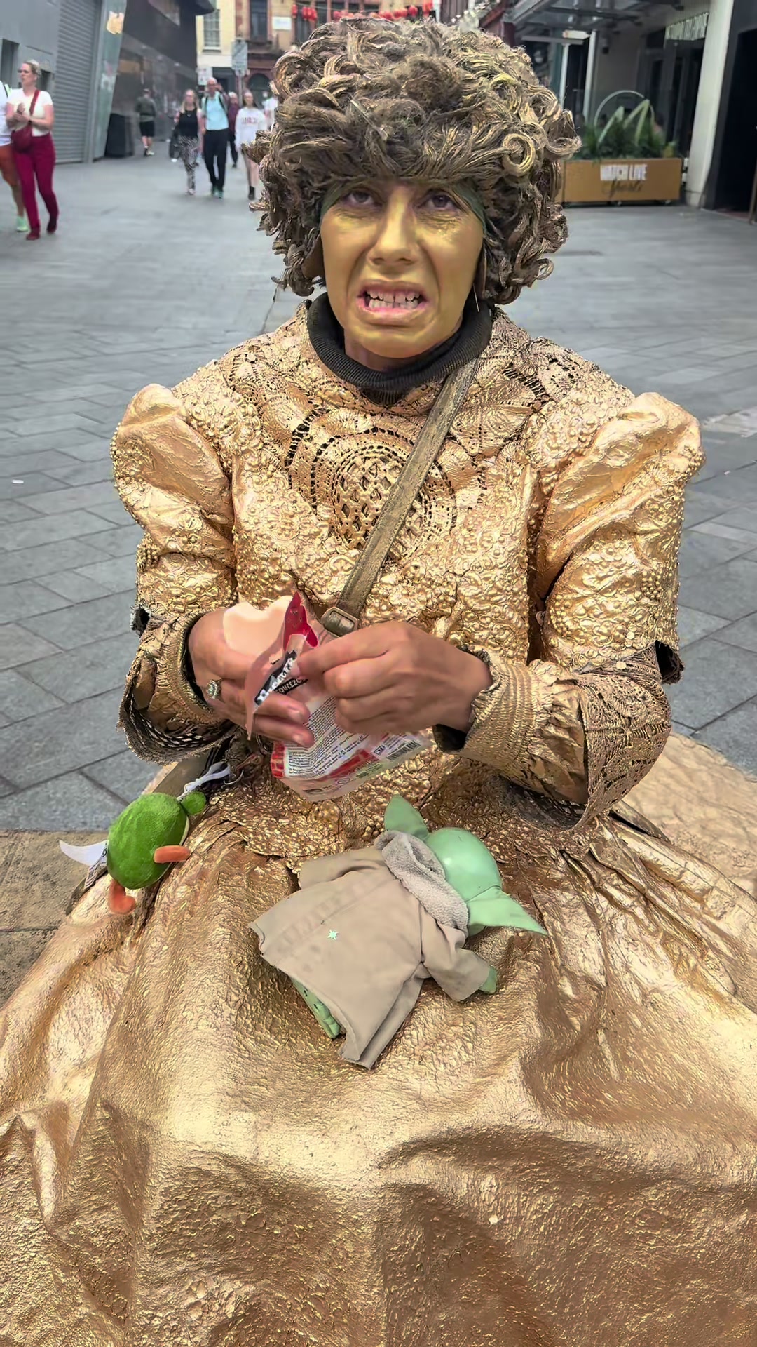 @goldenladystatue