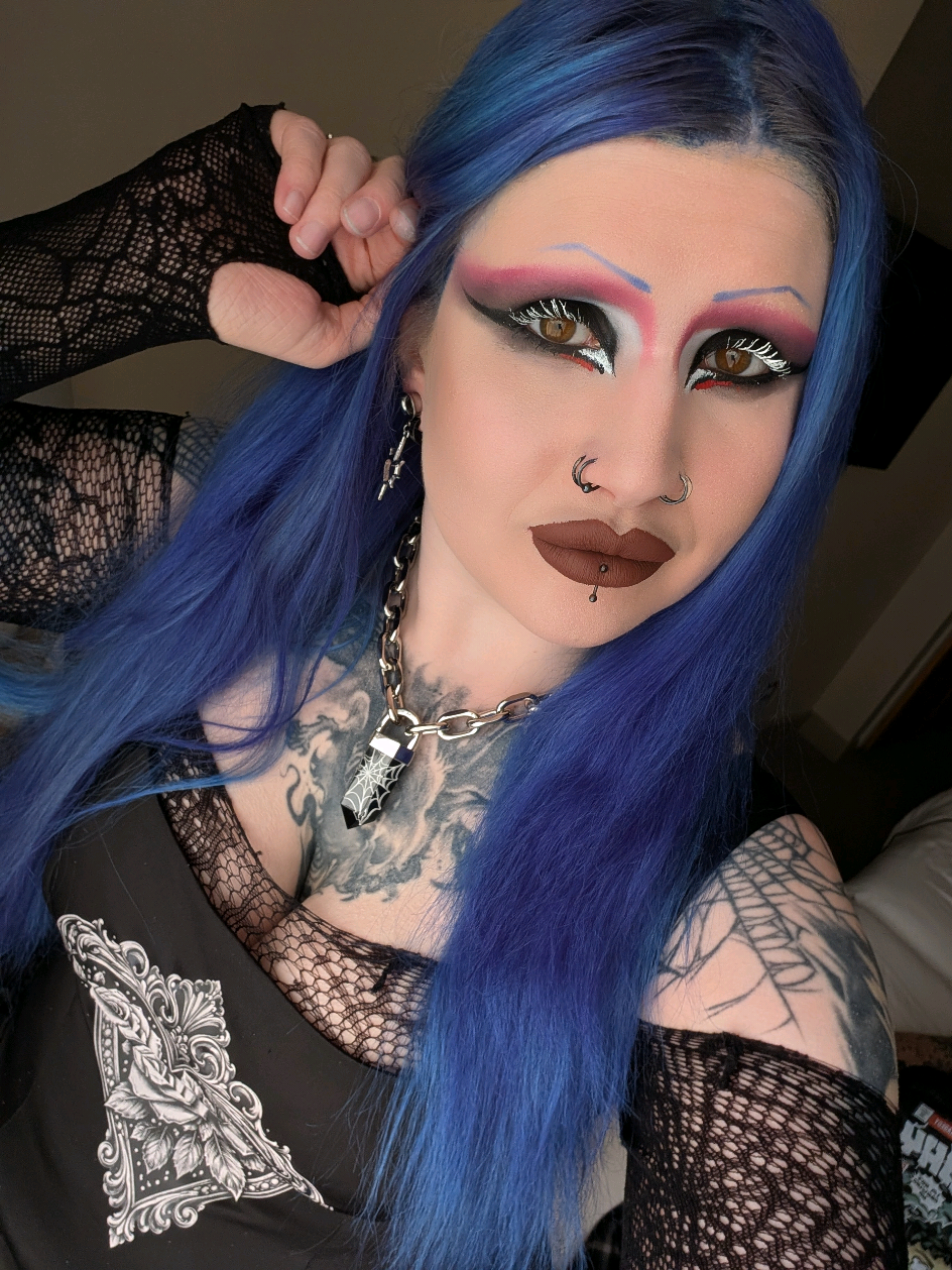 @𝔎𝔞𝔱 | alt fashion & music