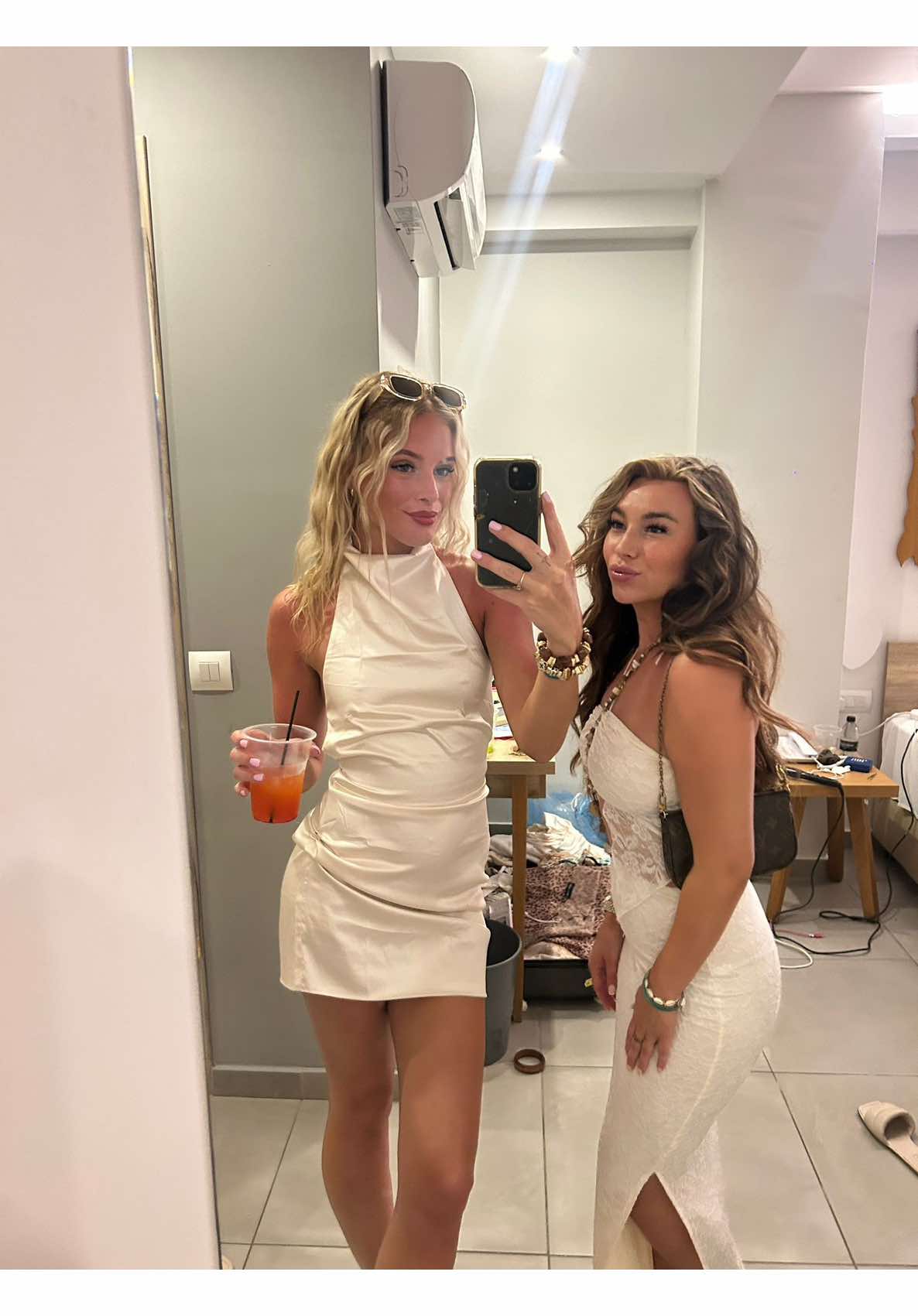 @julia_brett_