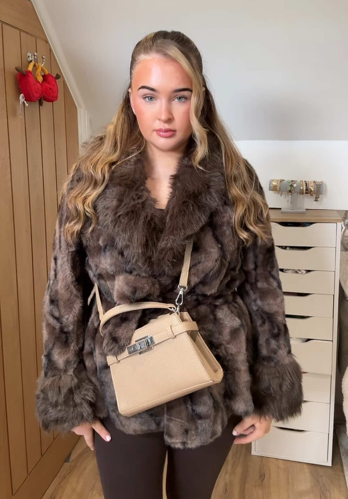 @leahellax