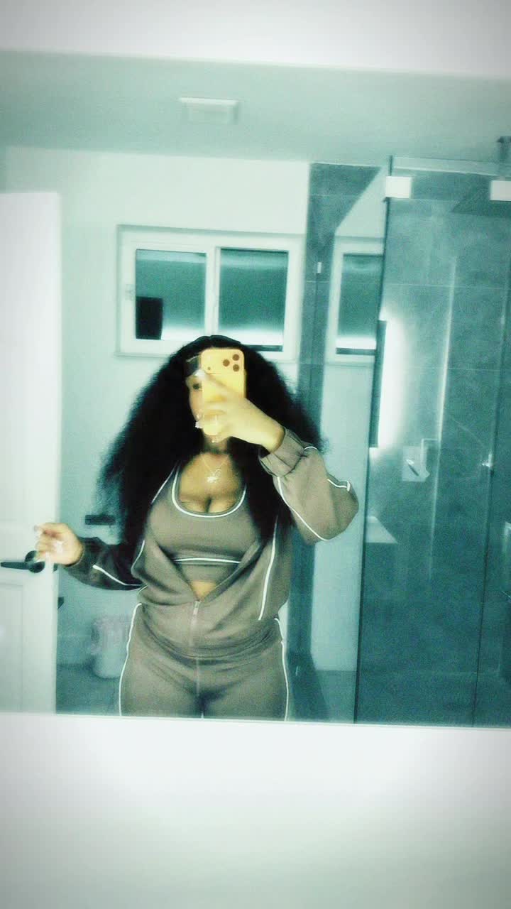 @baby boo🇯🇲👩🏽&zwj;❤️&zwj;💋&zwj;👩🏾