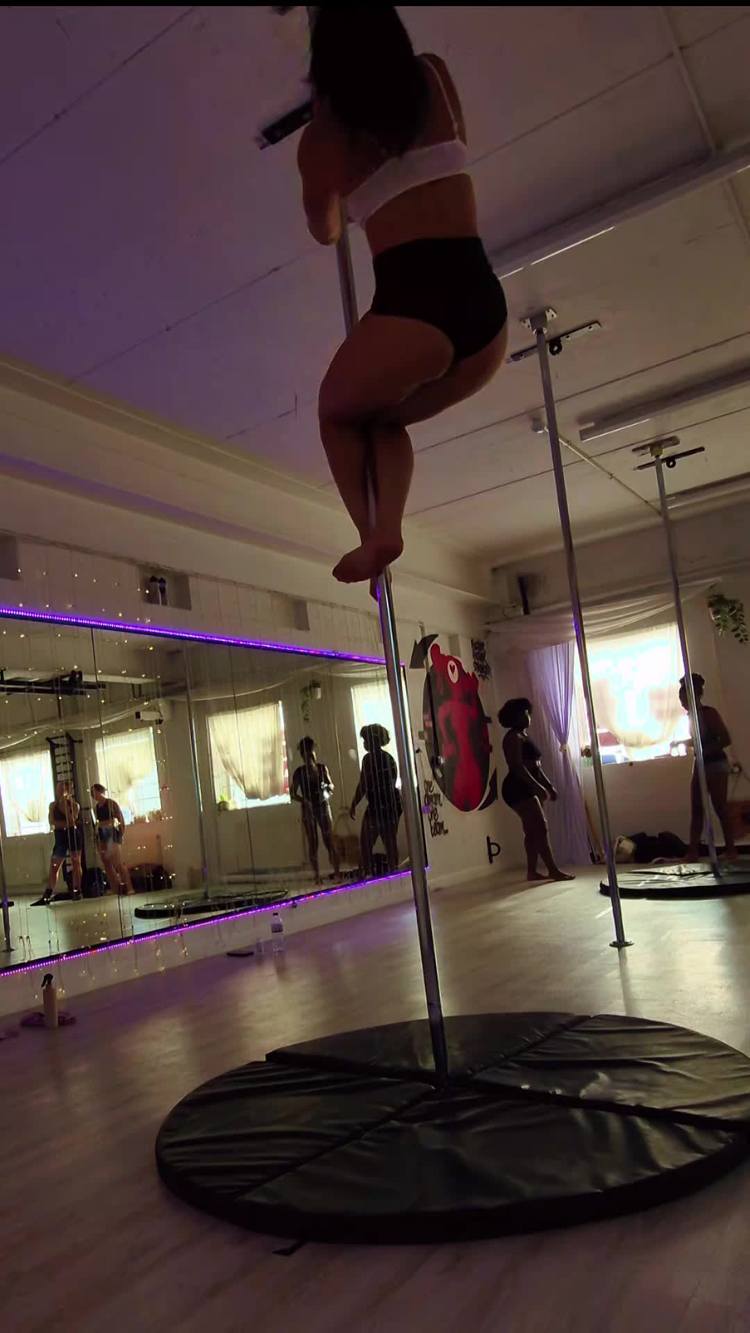 @K | Pole & Calisthenics ๐คธโ๏ธ