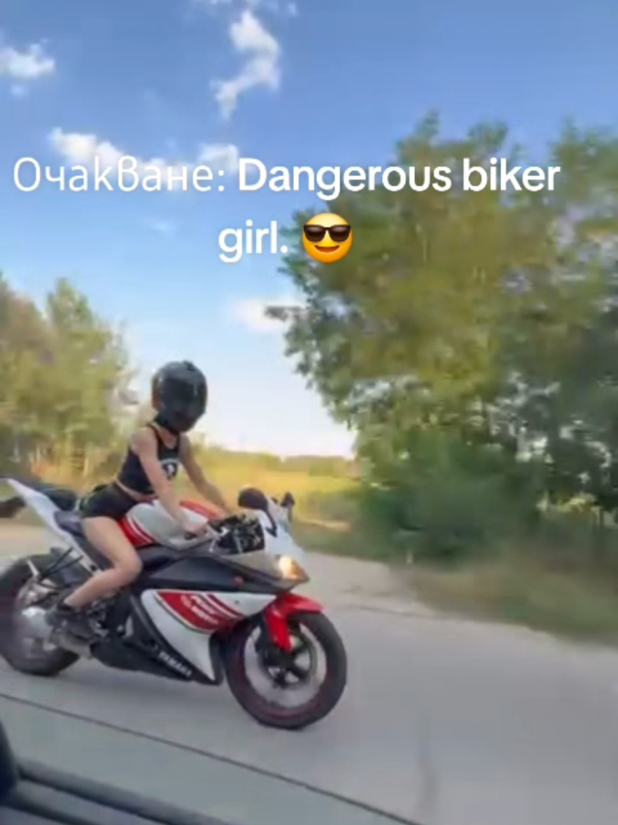 @BrunetteRider