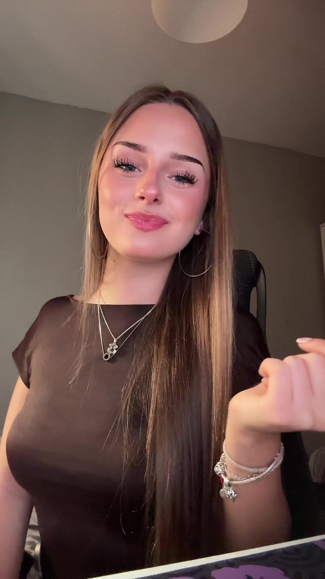 @𝓪𝓷𝓰𝓮𝓵𝓪