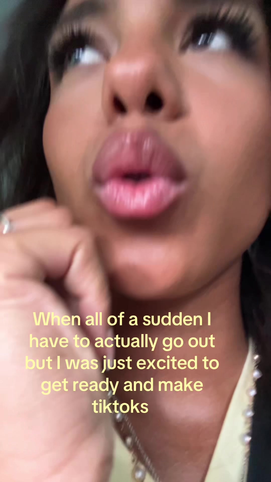@🧘🏽&zwj;♀️