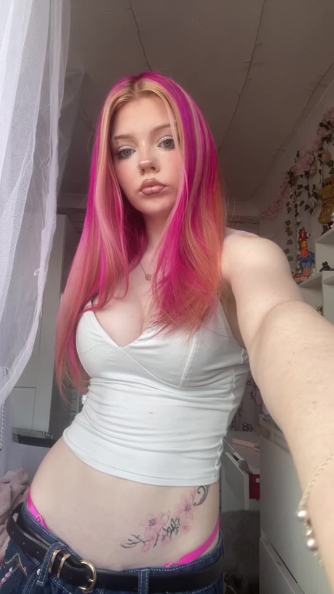 @_ellamary_