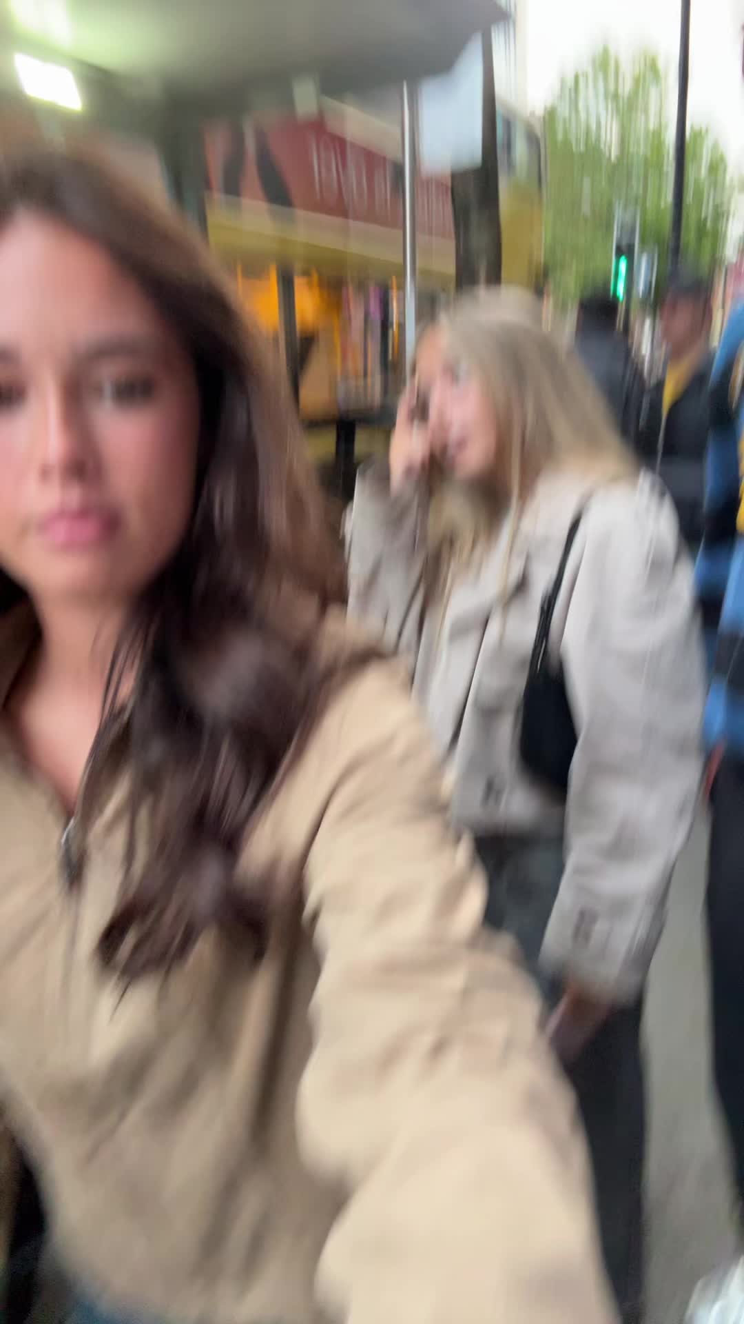 @lolafayee
