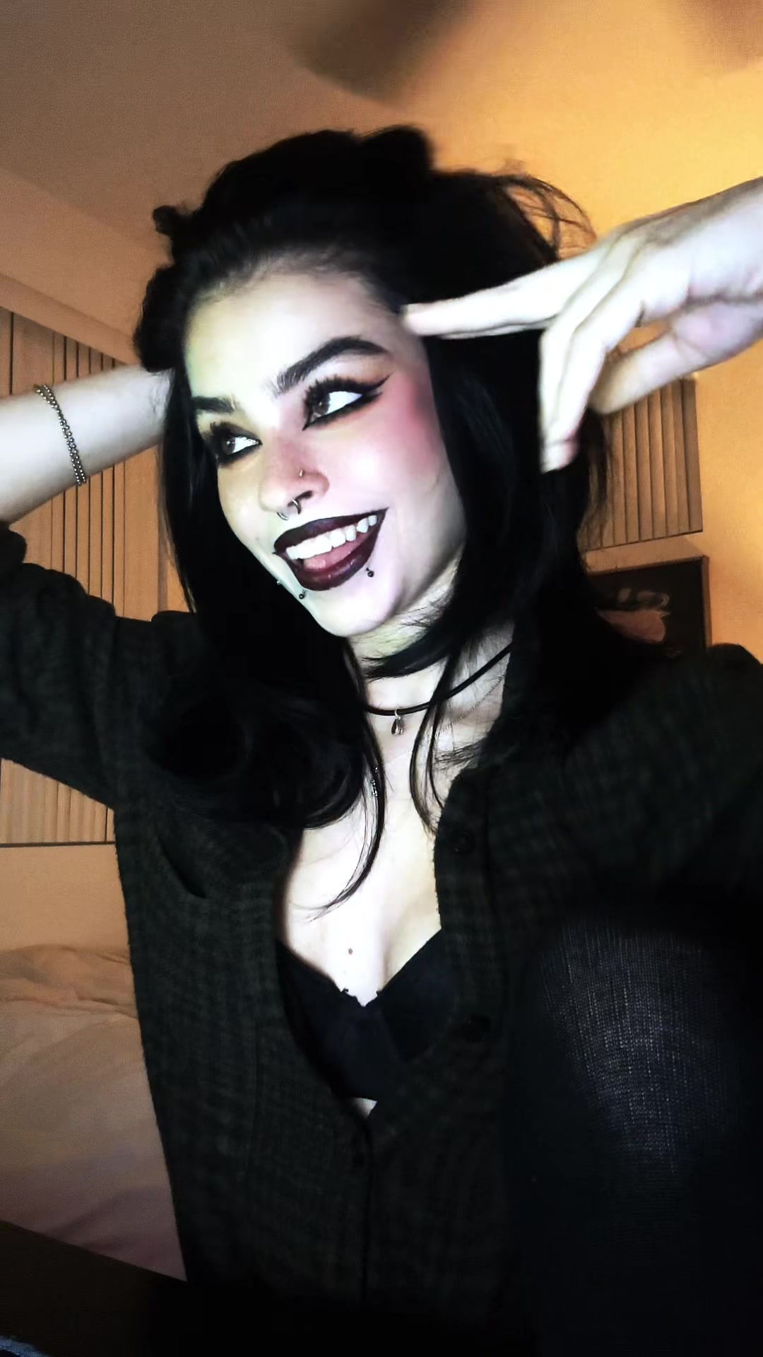 @bella