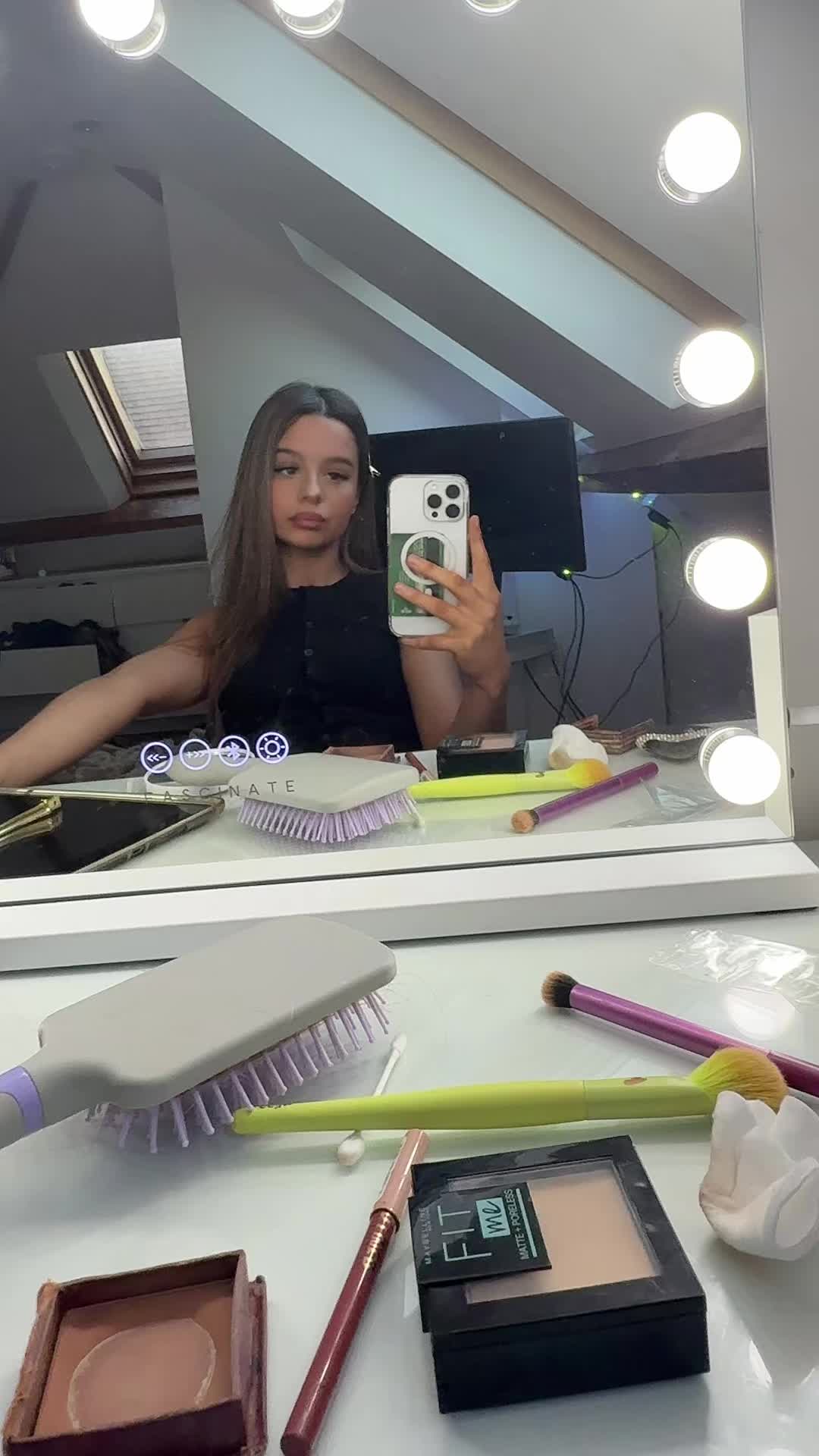 @bella
