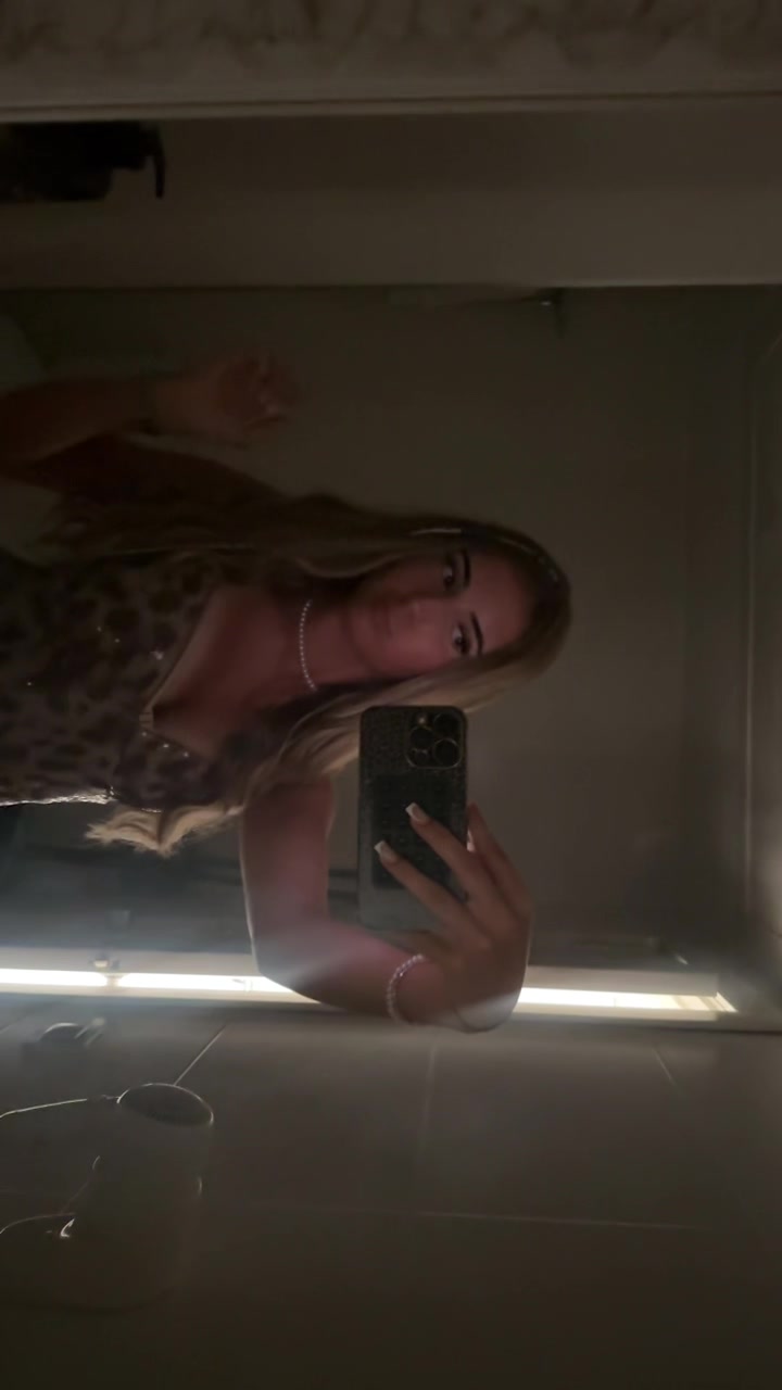@𝐈𝐙𝐙𝐘 𝐒𝐂𝐀𝐑𝐋𝐄𝐓𝐓