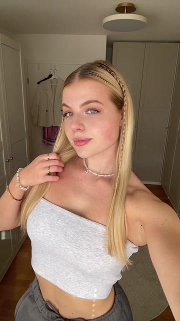 @tinaMiller98