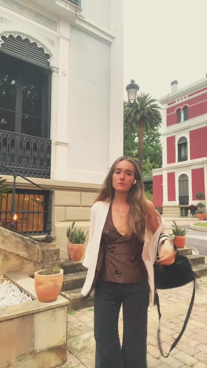 @Elenacadaavid