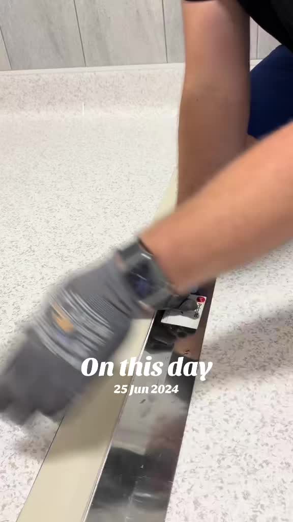 @adrian_maxfloor