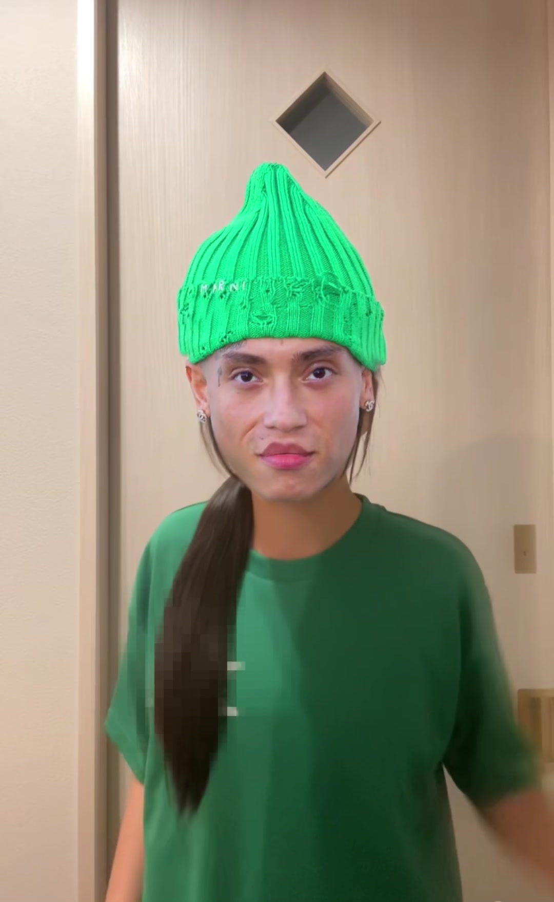 @MOMO