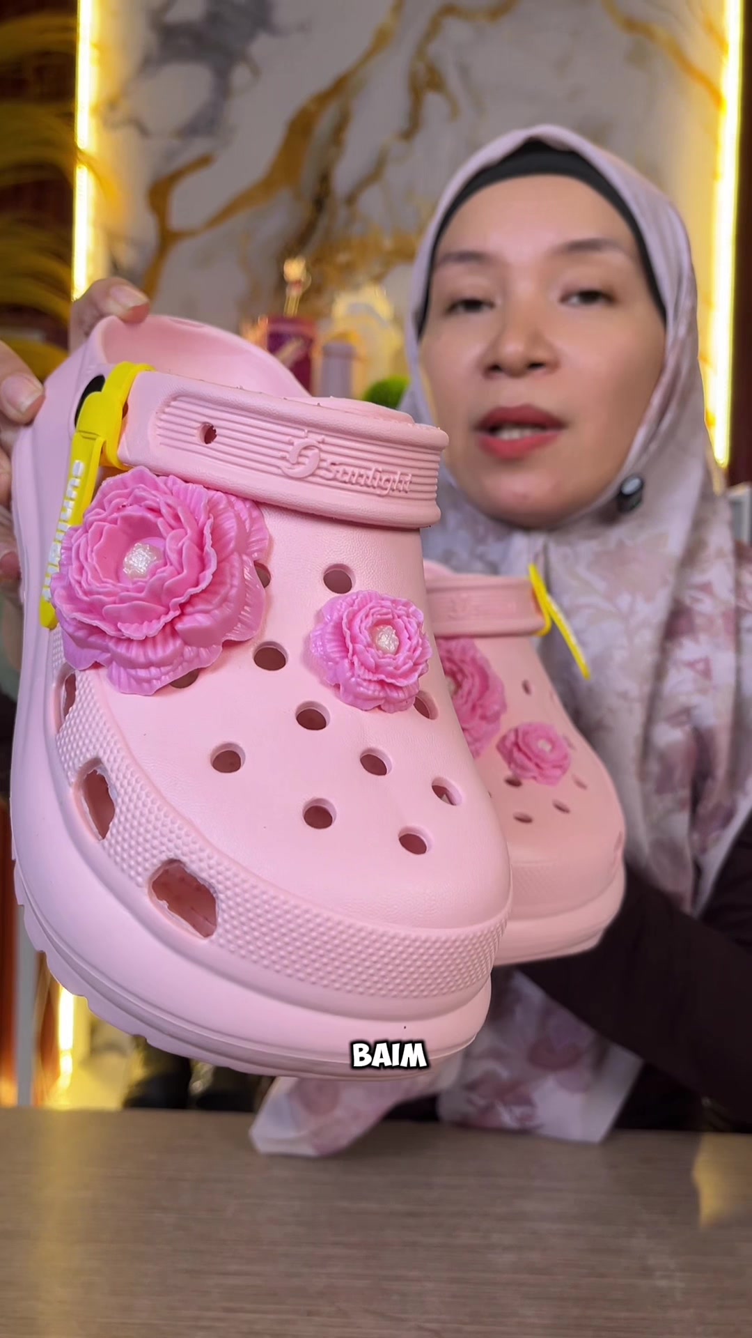 @LELI si paling TAS dan SANDAL