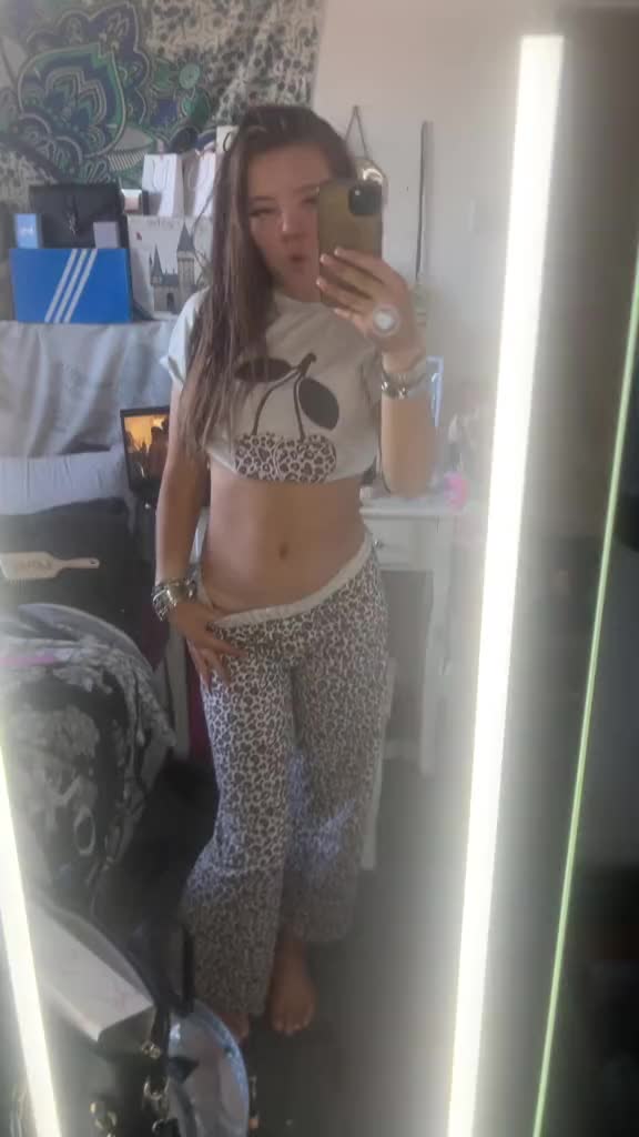 @holliesspam😝