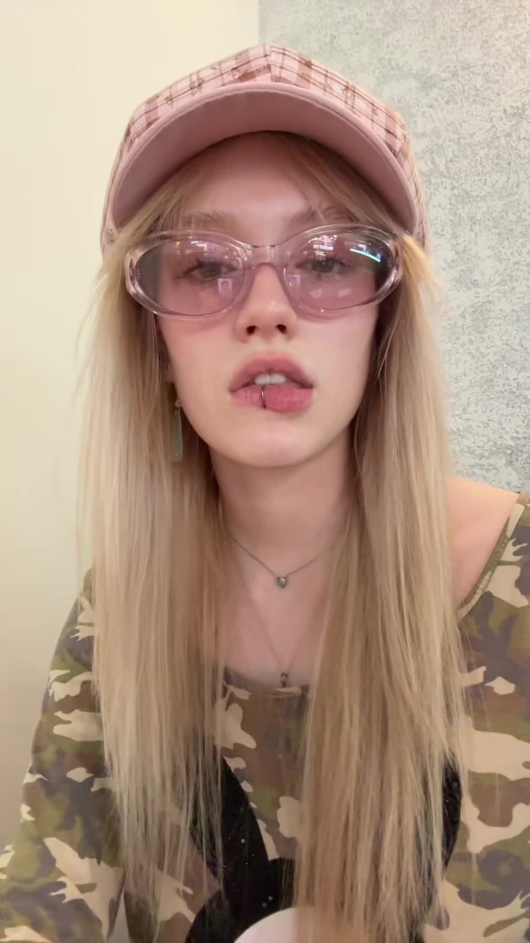 @MarisaLeona_
