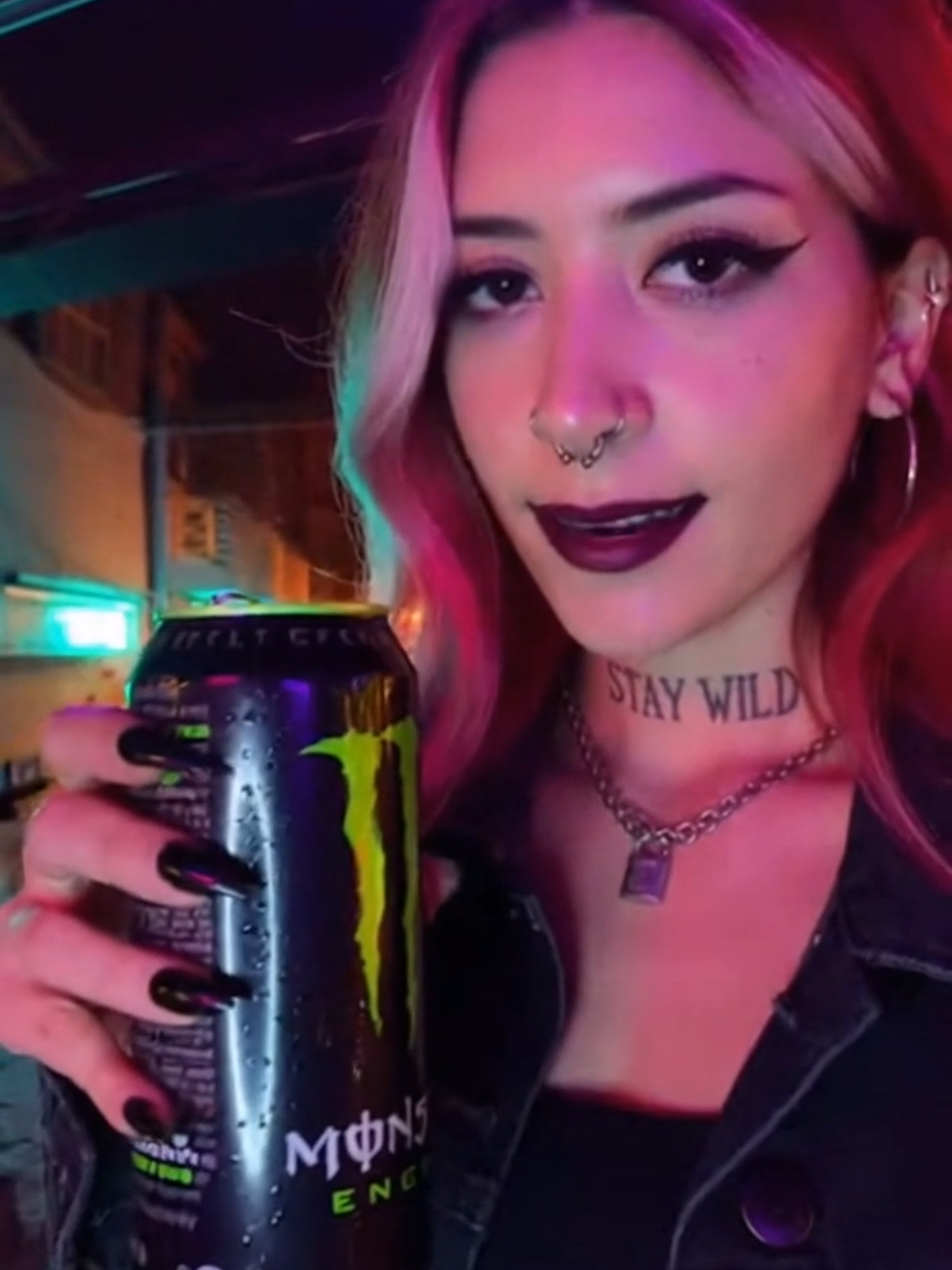 @Goth Girl🦇🖤