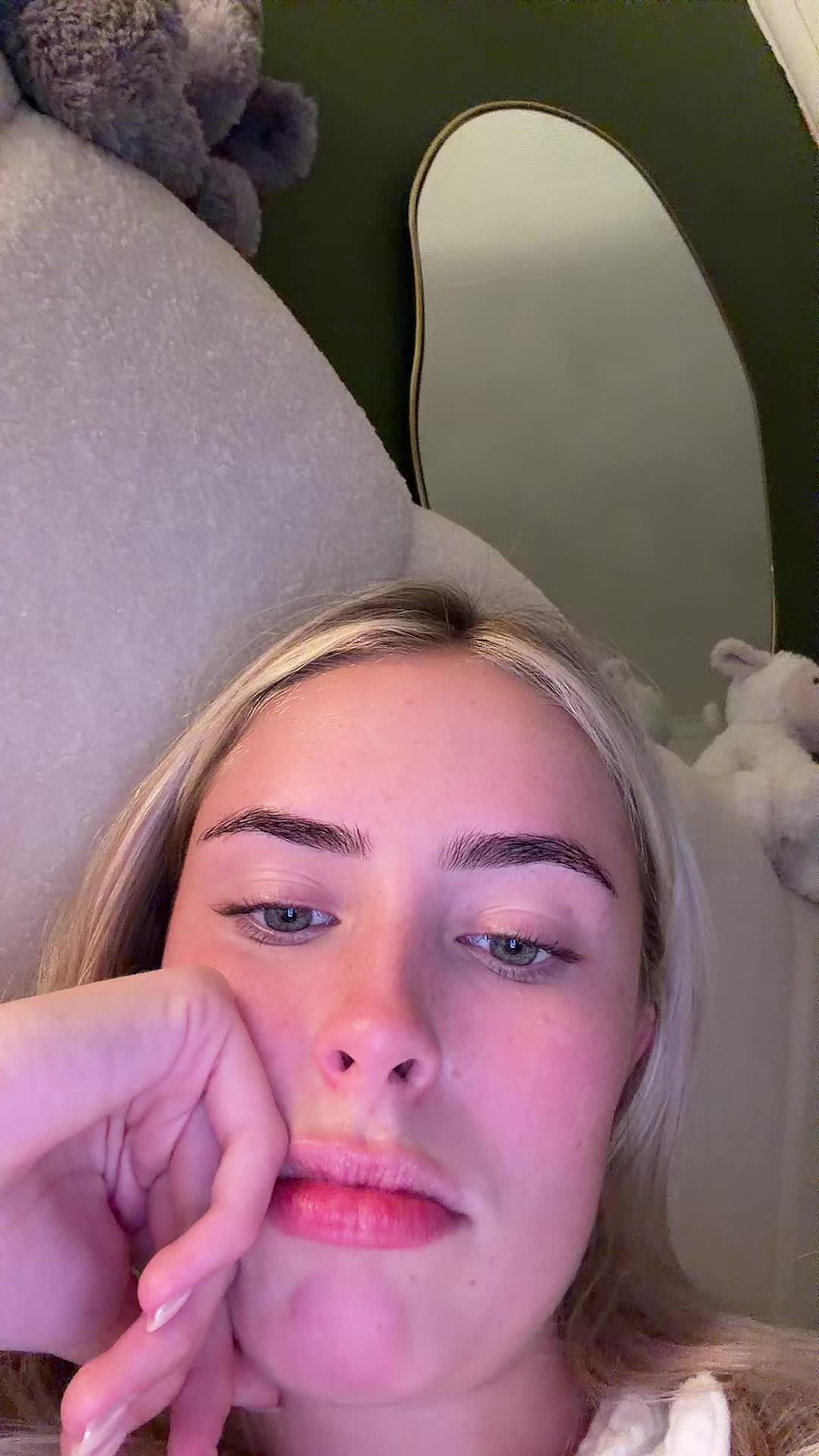 @huhnellywho