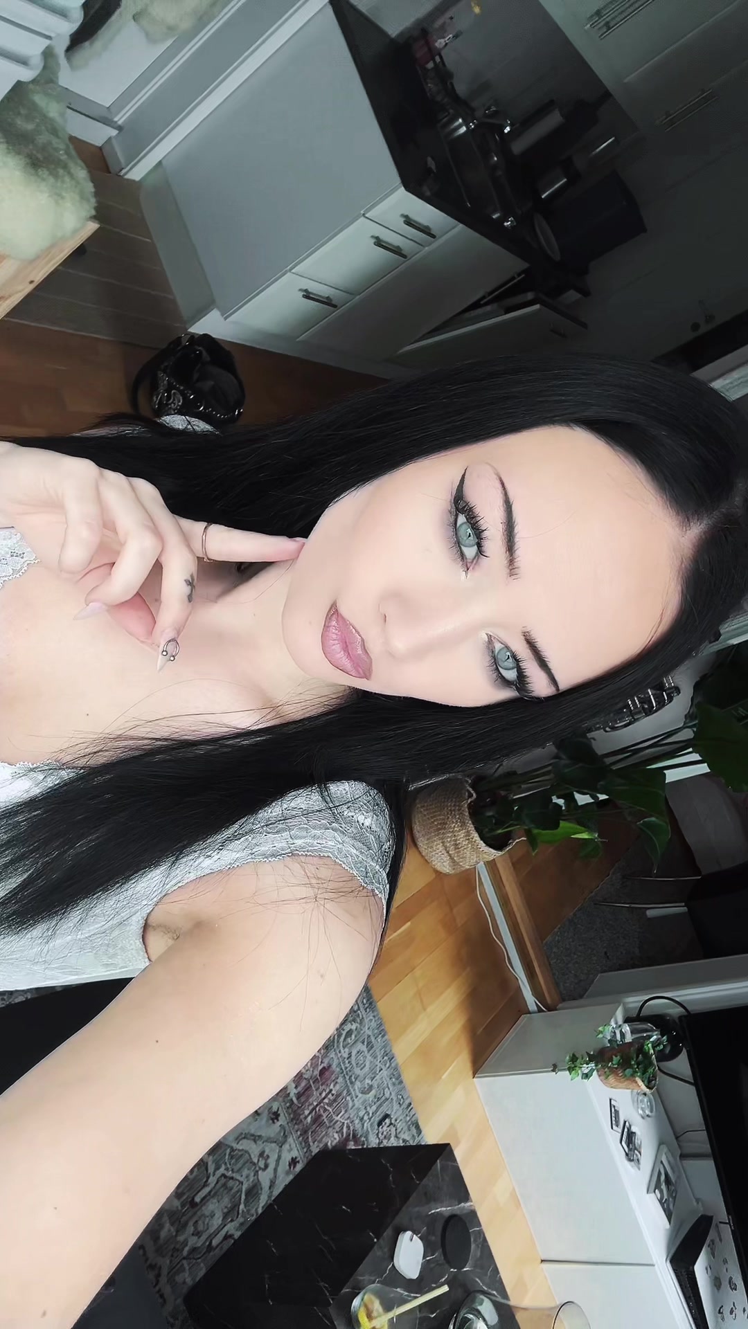 @🧛🏻&zwj;♀️