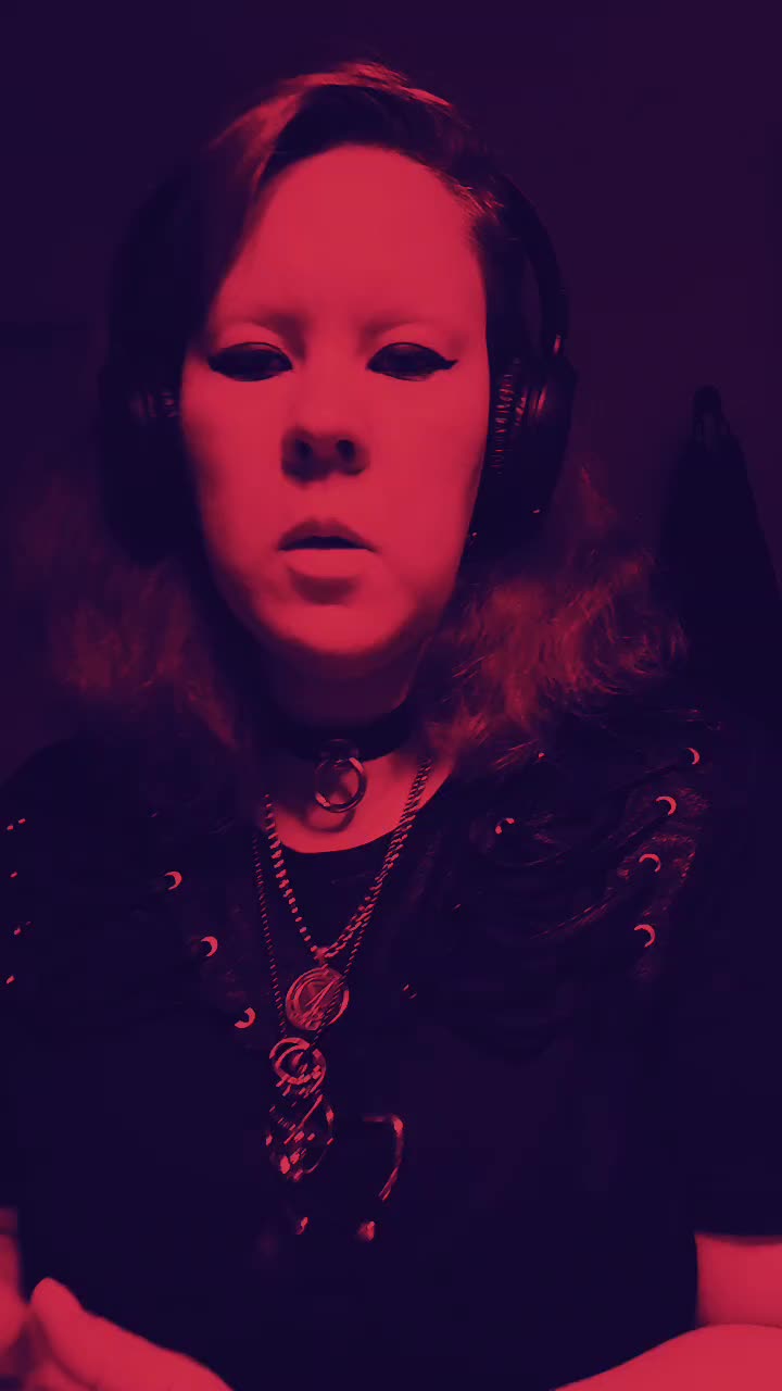 @Charlene 🖤🌹🦇
